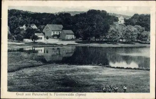 Ak Petersdorf Bad Saarow Pieskow Kreis Oder Spree, Uferpartie, wandernde Musikanten