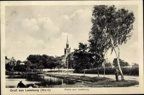 Ak Ladeburg Bernau bei Berlin, Wasserpartie, Kirche