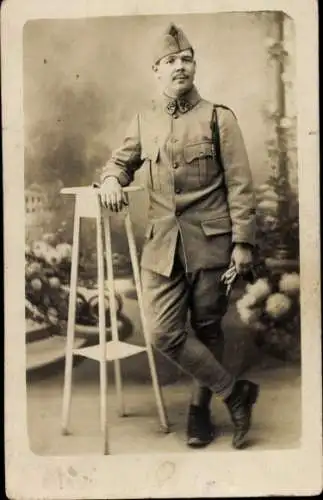 Foto Ak Französischer Soldat in Uniform, Porträt