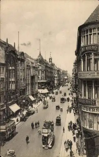 Ak Berlin, Blick in die belebte Friedrichstraße mit Geschäften, Mohrenhof