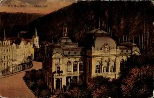 Ak Karlovy Vary Karlsbad Stadt, Kaiserbad, Blick auf historische Gebäude, umgeben von Natur