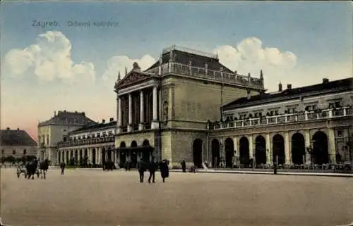 Ak Zagreb Kroatien,  Državni kolodvor, historisches Gebäude, Wolken, Menschen