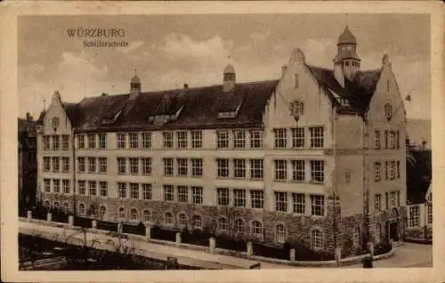 Ak Würzburg am Main Unterfranken, Schillerschule, Gebäude mit vielen Fenstern, historischer Stil