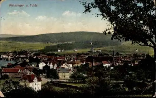 Ak Melsungen in Hessen, Panorama von  Hügel und Gebäude, farbenfrohe Landschaft