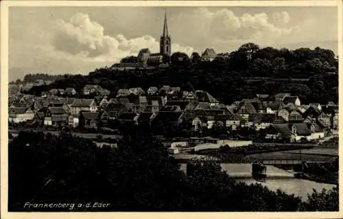 Ak Frankenberg an der Eder, Totalansicht des Ortes, Kirche