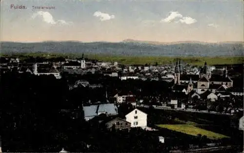 Ak Fulda in Osthessen, Totalansicht der Ortschaft, Kirchen, Berge