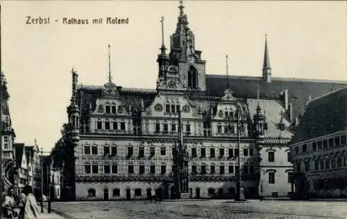 Ak Zerbst in Anhalt, Rathaus, Roland, historisches Gebäude, Altstadt