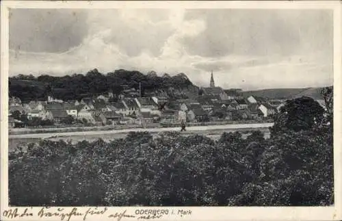 Ak Oderberg in der Mark, Schwarz-Weiß-Ansicht von  Kirche sichtbar, Fluss im Vordergrund