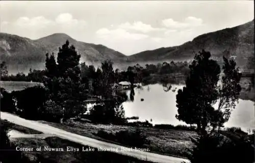 Ak Nuwara Eliya Sri Lanka, Ecke des Nuwara Eliya Sees, Bootsgebäude, landschaftliche Ansicht