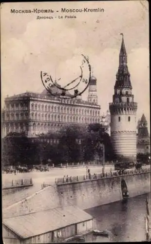 Ak Moskau Russland, Kreml, Palais, historische Architektur, Fluss, Menschen