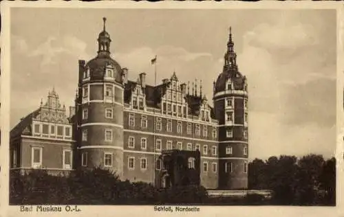 Ak Bad Muskau in der Oberlausitz, Schloss  Nordseite, historisches Gebäude