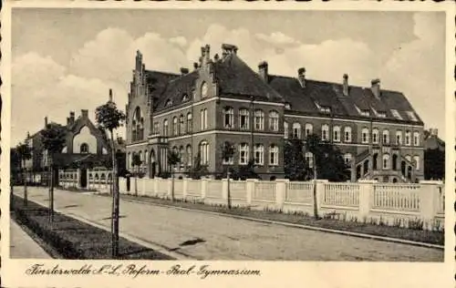 Ak Finsterwalde in der Niederlausitz, Reform-Real-Gymnasium, historische Architektur