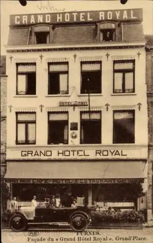 Ak Furnes Veurne Westflandern, Grand Hotel Royal, Fassade, Auto vor dem Hotel, Grand'Place