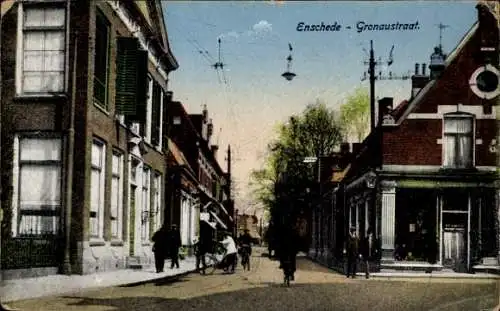 Ak Enschede Overijssel Niederlande,  Gronaustraat, Straßenszene, Fahrräder, historische Gebäude