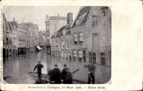 Ak Vlissingen Zeeland Niederlande, Wasserflut, Häuser im Wasser, Menschen in Booten