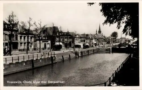 Ak Vreeswijk Utrecht,  Oude Sluis mit Dorpsstraat, Fluss, Häuser, Brücken, Bäume