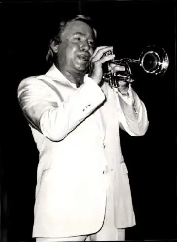 Ak Musiker Roy Etzel mit Trompete