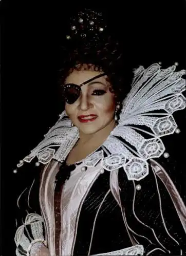 Foto Ak Opernsängerin Grace Bumbry, Portrait, Kostüm, Augenklappe
