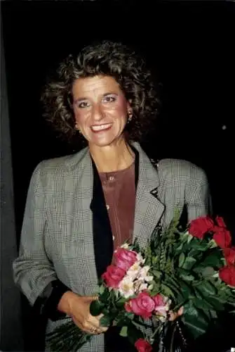 Foto Agnes Baltsa, Griechische Opernsängerin mit Blumen