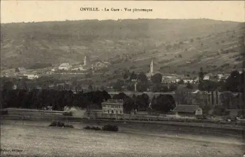 Ak Onville Meurthe et Moselle,  La Gare, Bahnhof, Landschaft, malerisch, Kirche, Hügel, Gebäude