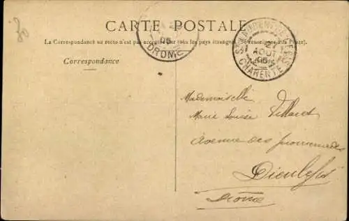 Ak Hund sitzt auf einer Bank