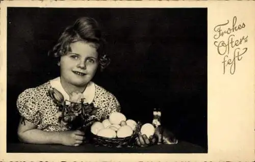 Ak Glückwunsch Ostern, Mädchen, Blumen, Ostereier