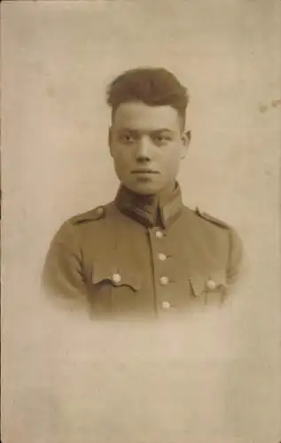 Foto Ak Deutscher Soldat in Uniform, Portrait