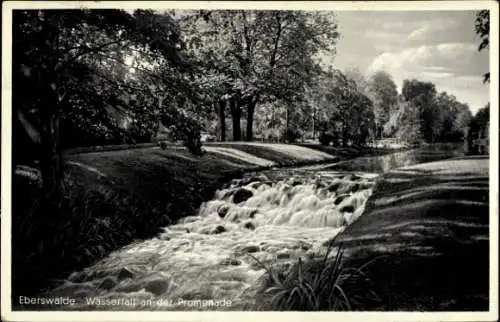 Ak Eberswalde in Brandenburg, Wasserfall an der Promenade