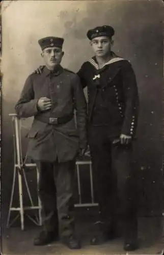 Foto Ak Deutsche Soldaten in Uniformen, Porträt