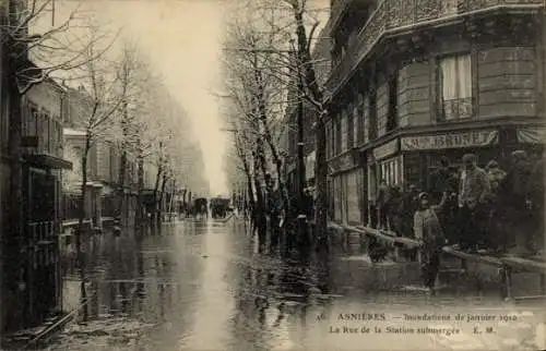 Ak Asnières sur Seine Hauts-de-Seine, Inondations Janvier 1910, Rue de la Station submergee