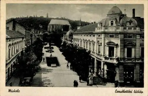 Ak Miskolc Miskolcz Mischkolz Ungarn, Historische Ansicht, Stadtplatz, Gebäude, Bäume, Straßen...