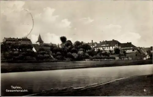 Ak Gwardeisk Tapiau Ostpreußen, Gesamtansicht der Stadt, Flussansicht, Wolken