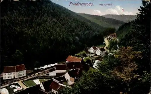 Ak Friedrichroda im Thüringer Wald, Berglandschaft, Häuser, Wald, ruhige Straße, Postkarte von...