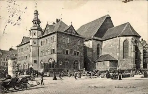 Ak Nordhausen am Harz, Rathaus, Kirche, historische Architektur, Marktgeschehen, Oldtimer