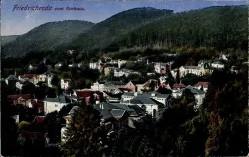 Ak Friedrichroda im Thüringer Wald, Stadtansicht von  Berge im Hintergrund, Häuser, Bäume