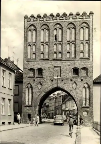 Ak Malchin in Mecklenburg, Steintor, Straßenszene