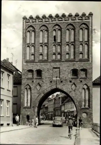 Ak Malchin in Mecklenburg, Steintor, Straßenszene