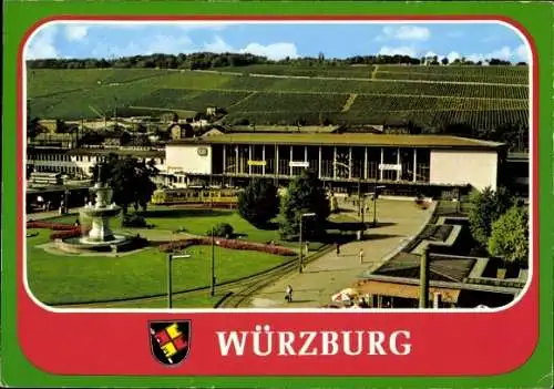 Ak Würzburg am Main Unterfranken, Vorderansicht Bahnhof, Stadtgarten, Weinberge, WÜRZBURG Besc...