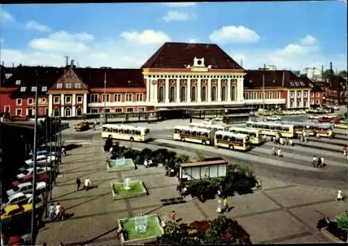 Ak Hamm in Westfalen, Bahnhof, Vorplatz, Busse, Springbrunnen