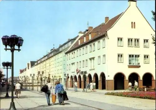 Ak Neubrandenburg in Mecklenburg, Turmstraße, Passanten