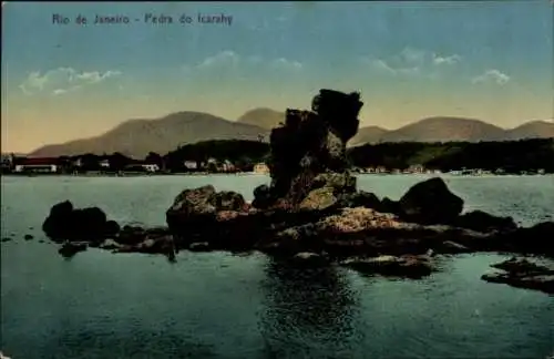 Ak Rio de Janeiro Brasilien, Felsenschaft im Wasser, Umgebung von Bergen, Postkarte aus Brasilien