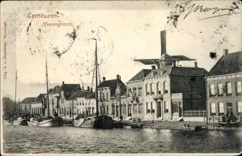 Ak Terneuzen Zeeland Niederlande, Heerengracht, Stadtansicht, Boote am Wasser, historische Arc...