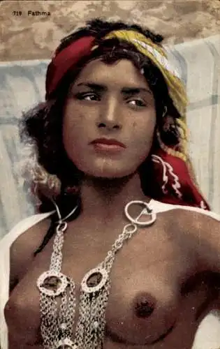 Ak Maghreb, barbusige Frau, Halskette