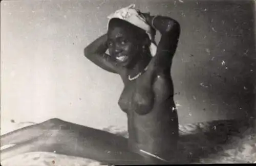 Foto Barbusige Afrikanerin, Porträt