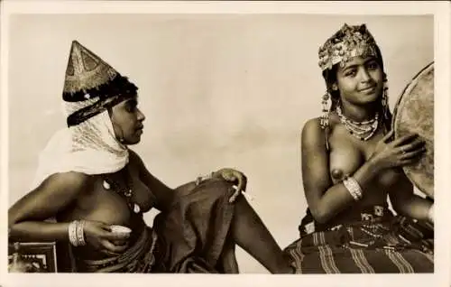 Ak Maghreb, Barbusige junge Frauen, Musikinstrument