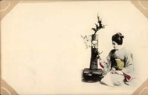 Ak Japanerin in Volkstracht, Pflanze