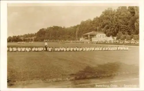 Ak Tschernjachowsk Insterburg Ostpreußen, Luxenberg, Sportplatz mit Sportlern, große Zuschauer...