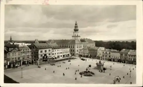 Ak Kroměříž Kremsier Region Zlin, Masarykovo náměstí, historische Architektur, zentraler Brunn...