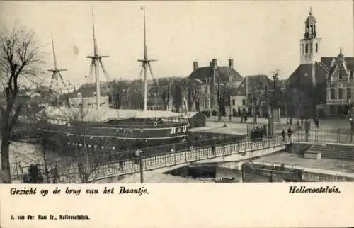 Ak Hellevoetsluis Südholland, Brücke, Schiff, historische Gebäude, Hafen, Stadtansicht
