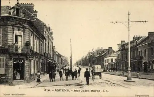 Ak Amiens Somme,  Rue Jules-Barni, Stadtansicht, historische Gebäude